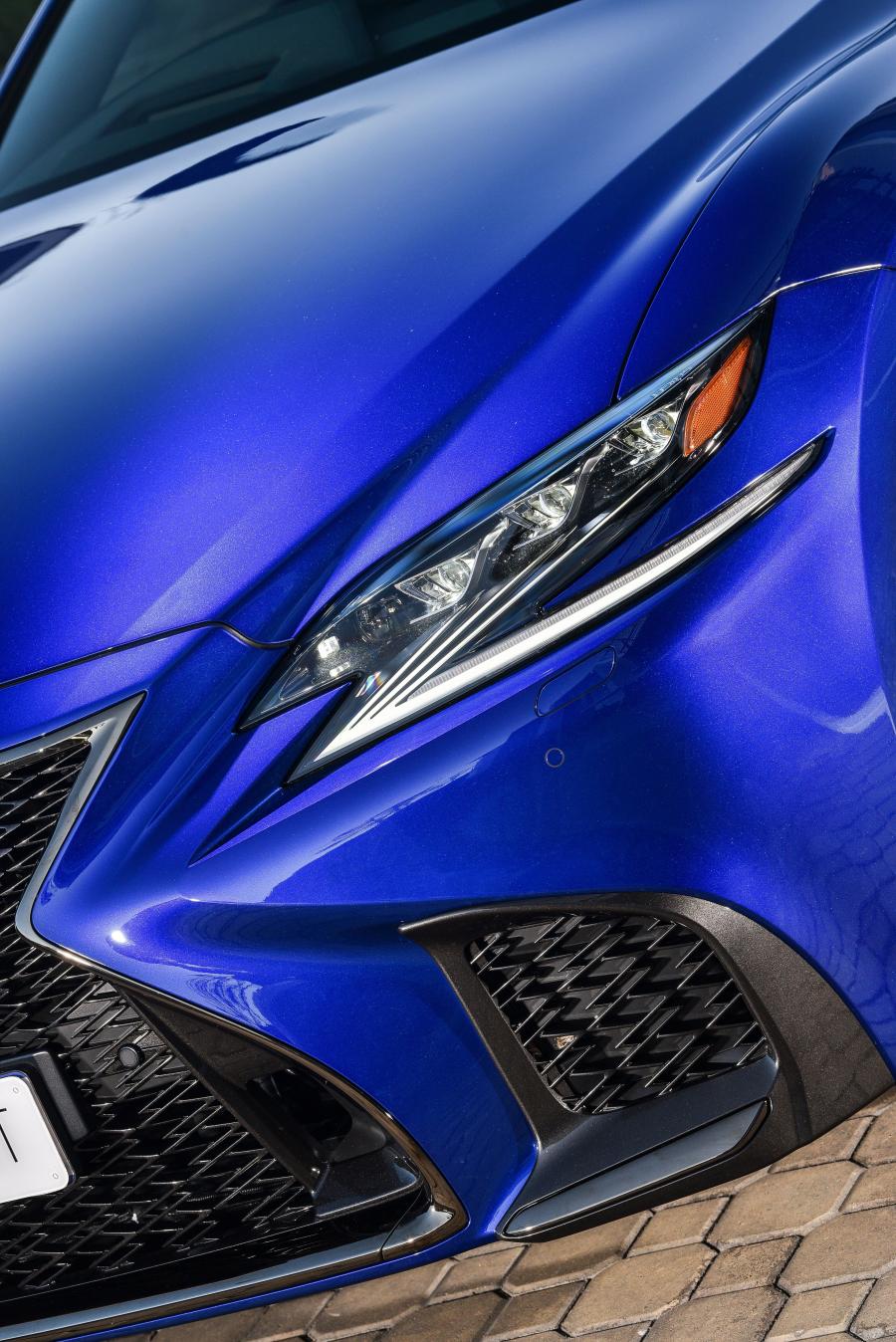 Детали экстерьера Lexus LS500 F-Sport 2019 года  (ZA) (фото 34 из 40)